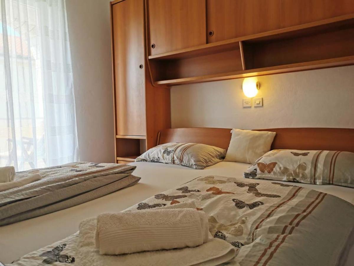 Apartments Miranda Lopar Ngoại thất bức ảnh